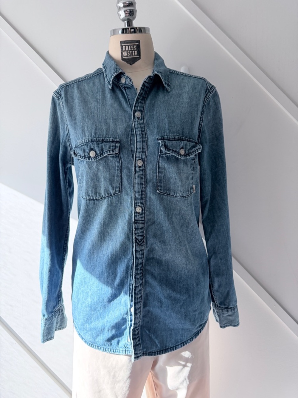 Aritzia TNA Boyfriend Cotton Denim Shirt XS | Light Wash Button-Up Long Sleeve